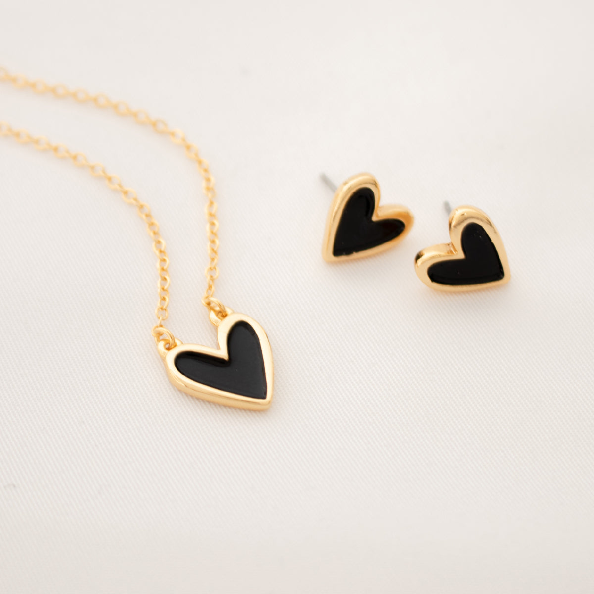 Set cadena + aretes corazon negro