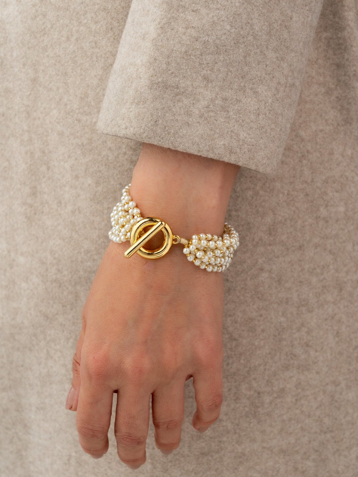 Pulsera Perlas y Broche