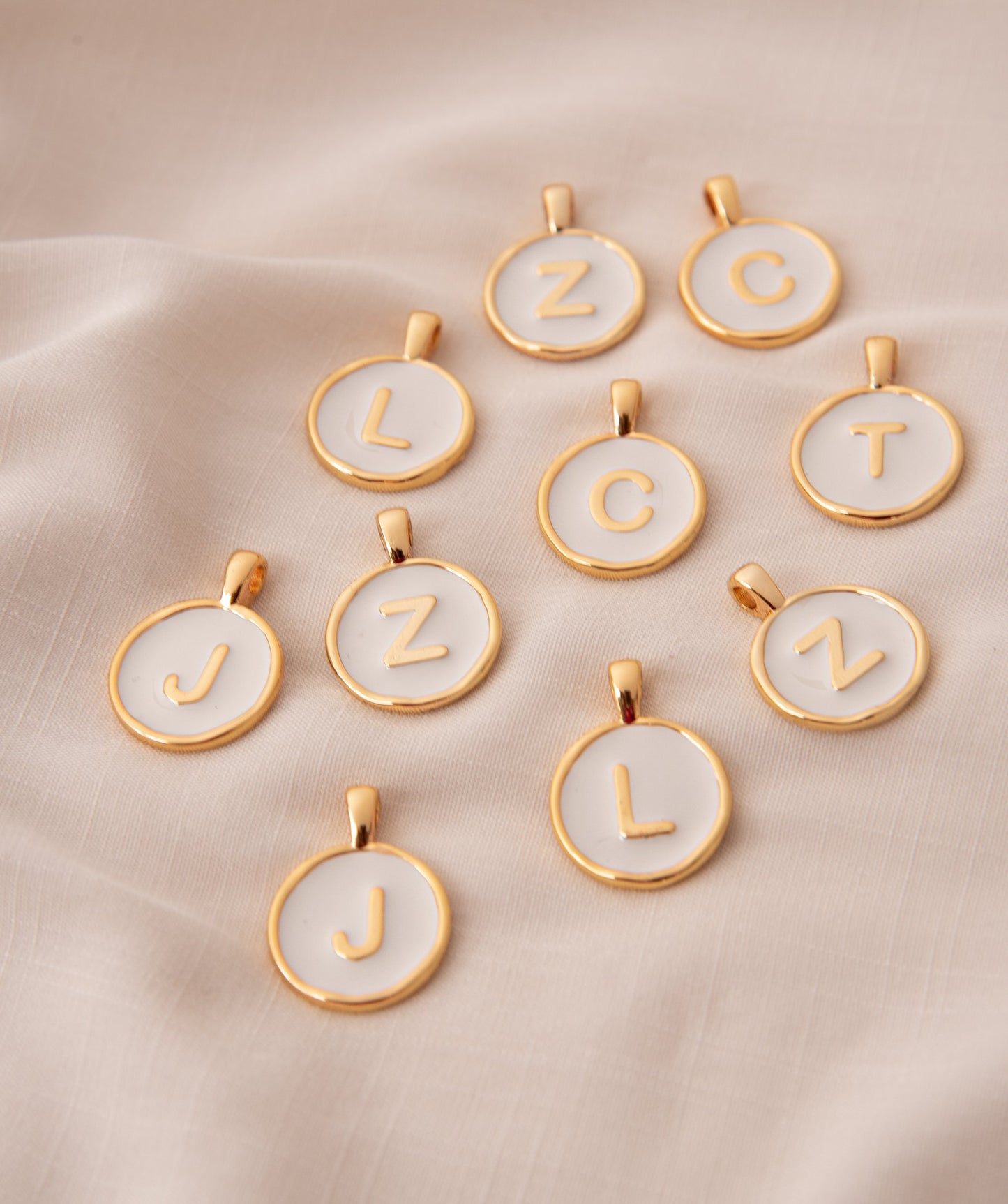 SET CADENA LETRA C HUESO + ARETES 18MM
